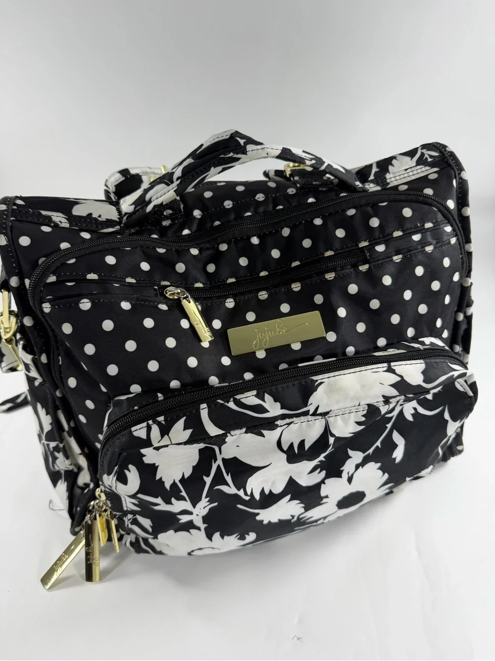 JuJuBe BFF Convertible Diaper Bag Backpack Black White Floral Polka Dot‎ Pad